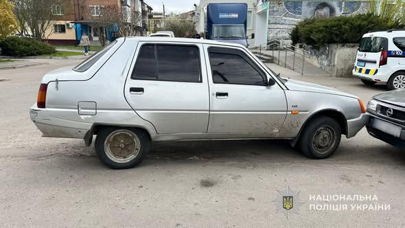 Фото до матеріалу: У Охтирці жінка викрала авто з незагаслим двигуном і влаштувала ДТП