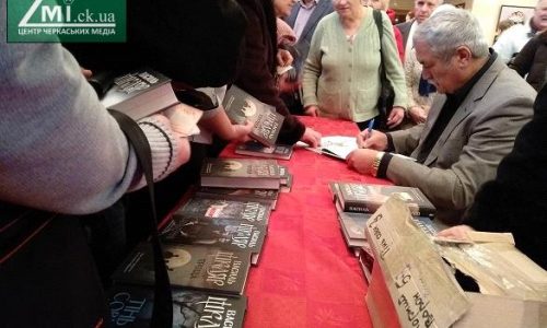 Фото до матеріалу: Уряд доповнив бюджет на 3,5 млрд грн для ремонту доріг