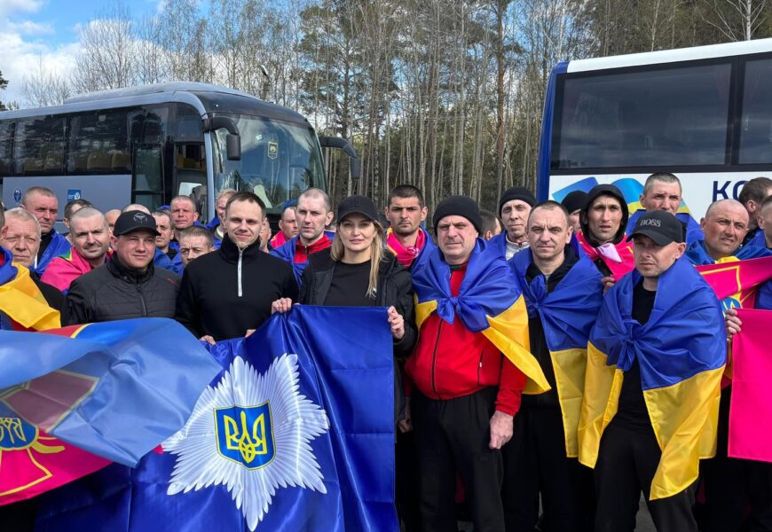 Фото до матеріалу: До України повернулися 15 вінничан: серед звільнених — військові з різних підрозділів