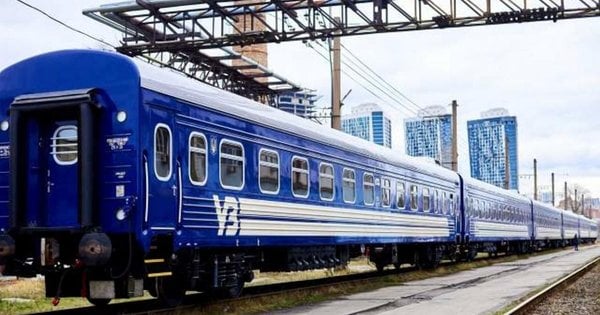 Фото до матеріалу: Росія атакувала пасажирський поїзд на Миколаївщині: пошкоджено локомотив і вагони