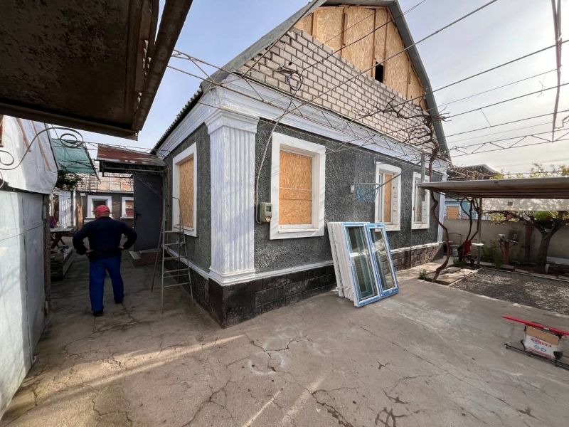 Фото до матеріалу: Благодійники встановили нові вікна у пошкоджених оселях Чорнобаївської громади