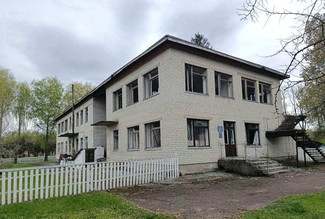 Фото до матеріалу: На Золотоніщині вибуховою хвилею пошкоджено дитячий садок: наслідки атаки дрона