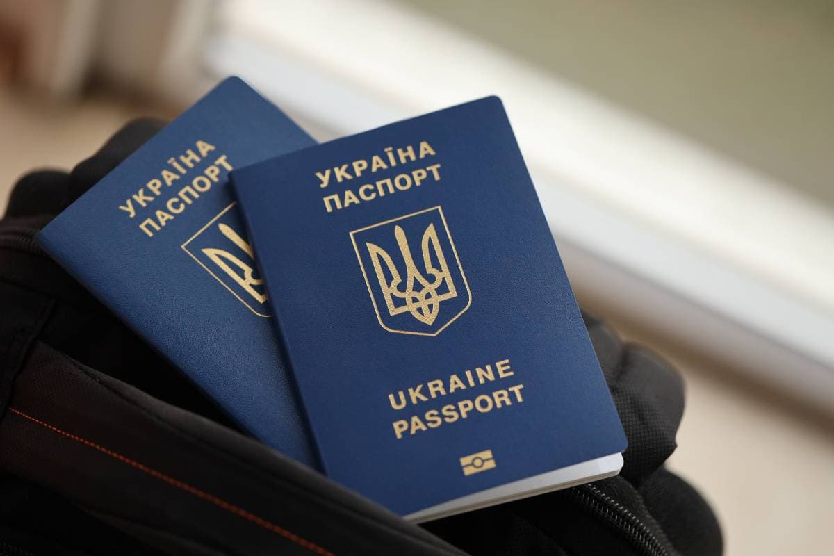 Фото до матеріалу: Угорщина повернула вкрадені кошти та цінності Ощадбанку