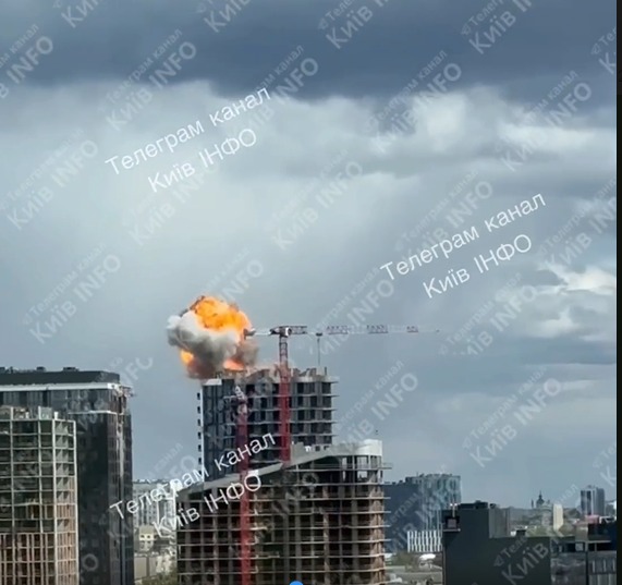 Фото до матеріалу: Російські дрони атакували Київ вдень 28 квітня: постраждала людина, згоріла недобудова