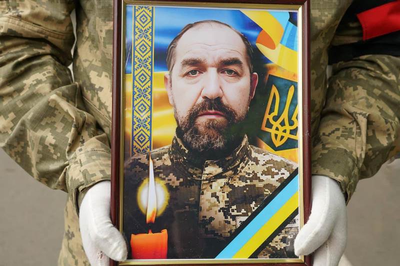 Фото до матеріалу: Ужгород прощався із загиблим захисником Володимиром Тарапатою