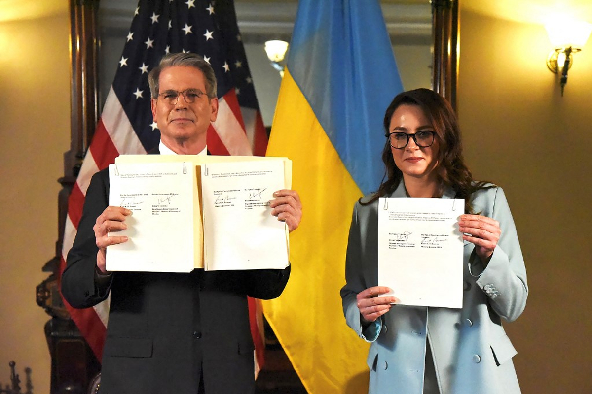 Фото до матеріалу: US-Ukraine Reconstruction Fund Draws 282 Applications in First Year