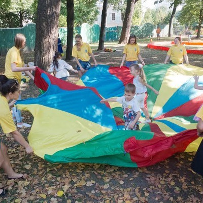 Фото до матеріалу: У Маріїнському парку відбувся масштабний фестиваль для дітей та сімей