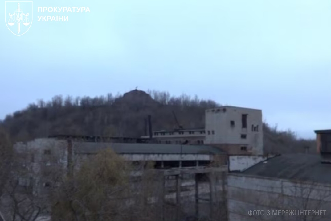 Фото до матеріалу: У Франції затримали помічника керівника незаконної тюрми з Донеччини, який катував в'язнів