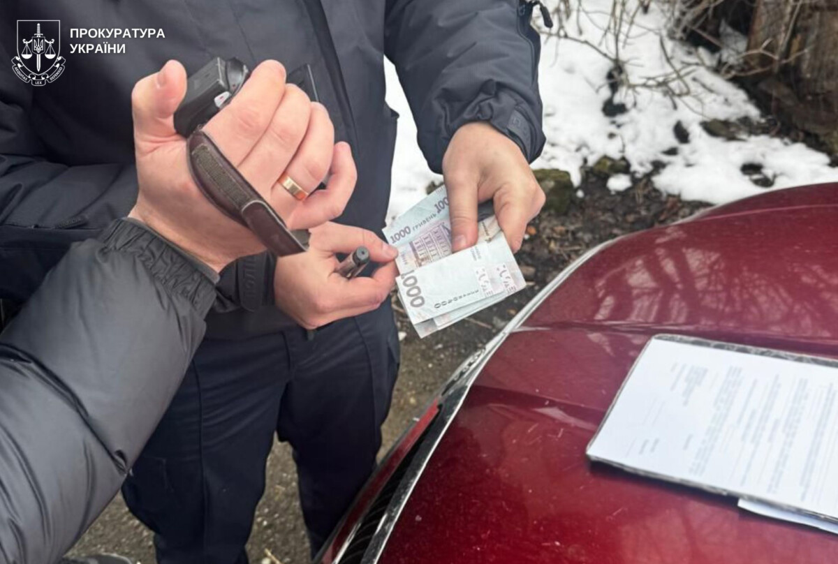 Фото до матеріалу: Рецидивіста з Самбірщини засудили до 6 років за контрабанду наркотиків до колоній та зброю