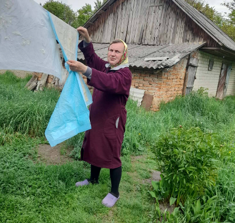 Фото до матеріалу: Соціальні працівники Корецької громади: від закупівлі продуктів до моральної підтримки