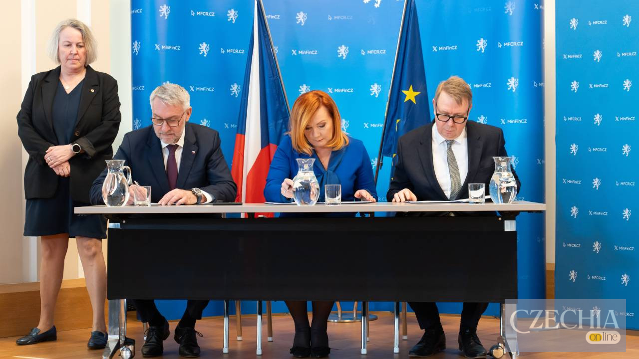 Фото до матеріалу: Чеський уряд запускає «Кобру 26»: масові перевірки нелегального працевлаштування українців