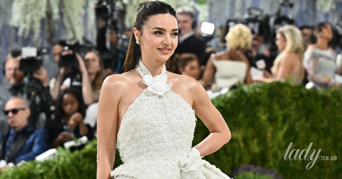 Фото до матеріалу: Світовий фурор: Бейонсе повернулася на Met Gala у сукні-скелеті та короні