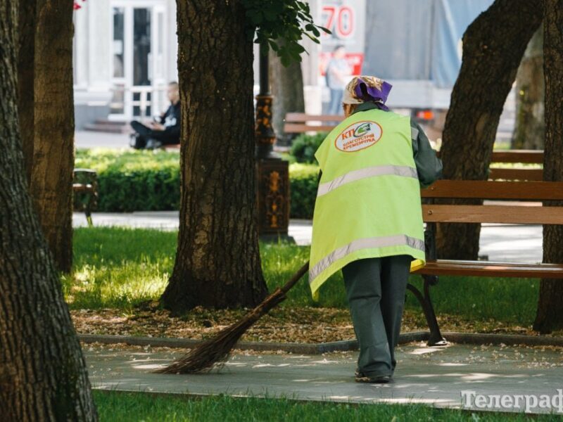 Фото до матеріалу: У Кременчуці опублікували нові вакансії: шукають охоронців, швачок і будівельників
