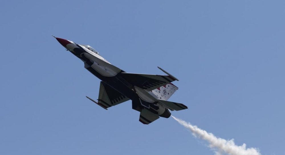 Фото до матеріалу: Легендарні винищувачі F-14 Tomcat можуть знову піднятися в небо: сенат США схвалив відновлення