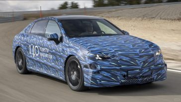 Фото до матеріалу: Mercedes-Benz повертає фізичні кнопки в салони автомобілів