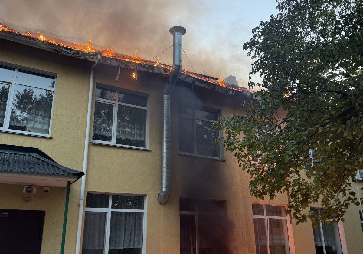 Фото до матеріалу: Російські дрони атакували Фастівський район: пожежа в дитсадку та пошкодження житла