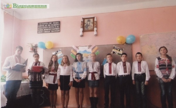 Фото до матеріалу: Свято Героїв об'єднало покоління в Артасівській школі