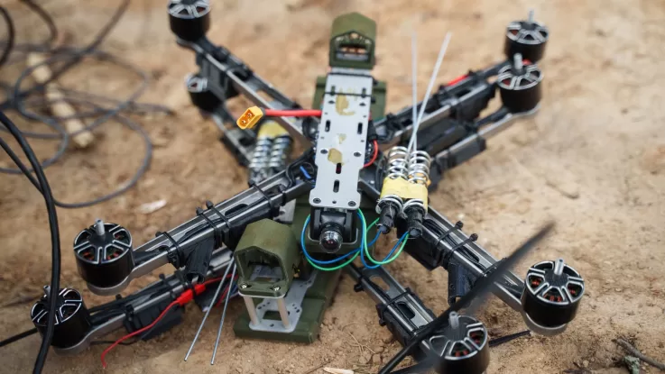 Фото до матеріалу: Міноборони прискорило постачання нових FPV-дронів, які працюють у РЕБ
