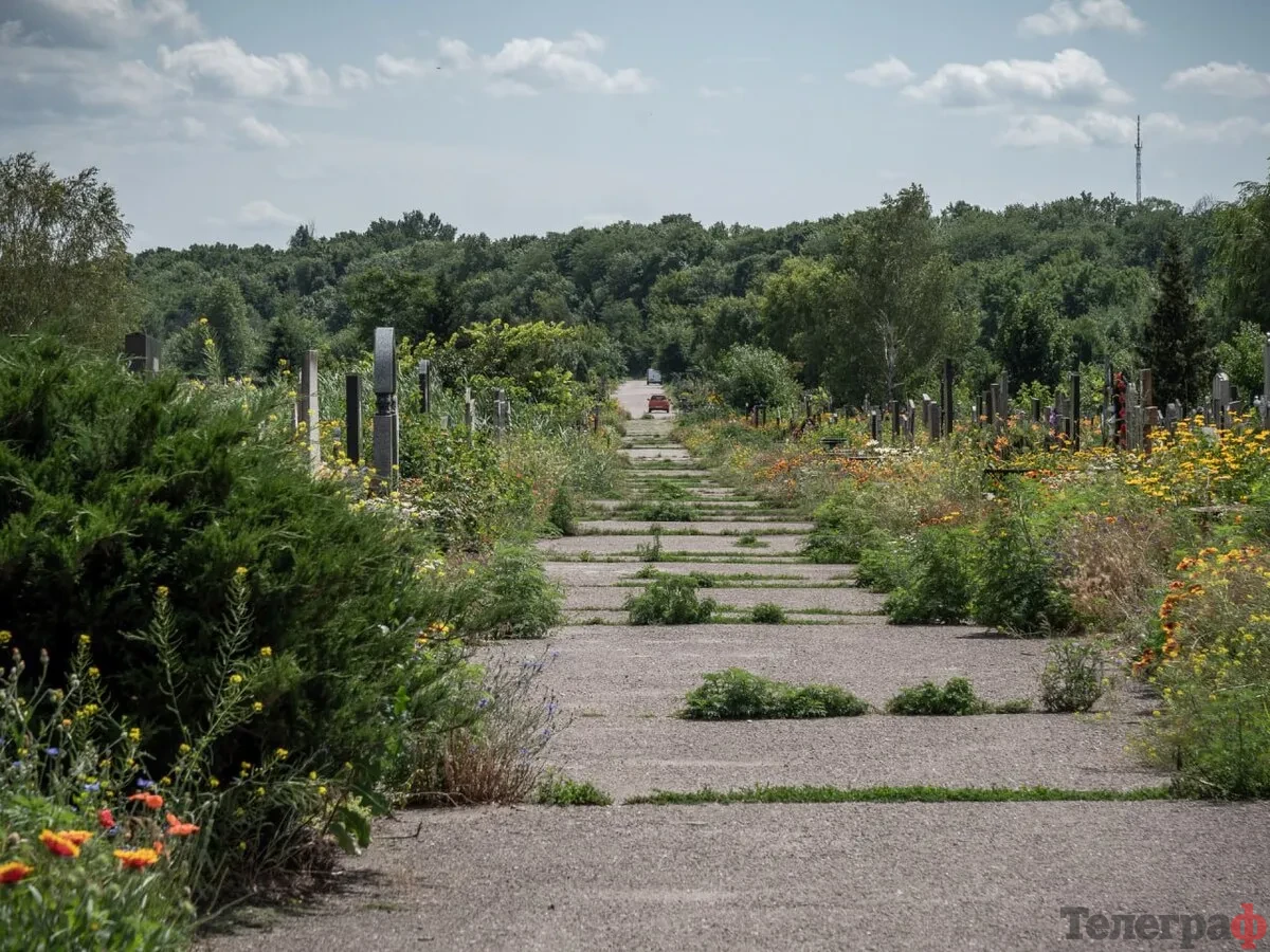 Фото до матеріалу: Радониця 2026: коли поминати померлих, чи можна йти на кладовище в понеділок і як молитися за безвістих