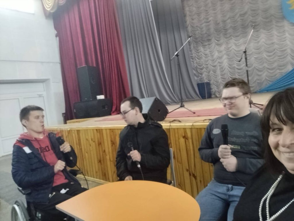 Фото до матеріалу: У Маневичах підлітки з інвалідністю знайомилися з театром у рамках проєкту «Творчі разом"