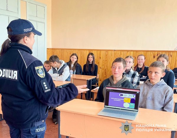 Фото до матеріалу: Поліцейська розповіла учням Врадіївки, як зберегти ментальне здоров'я в інтернеті
