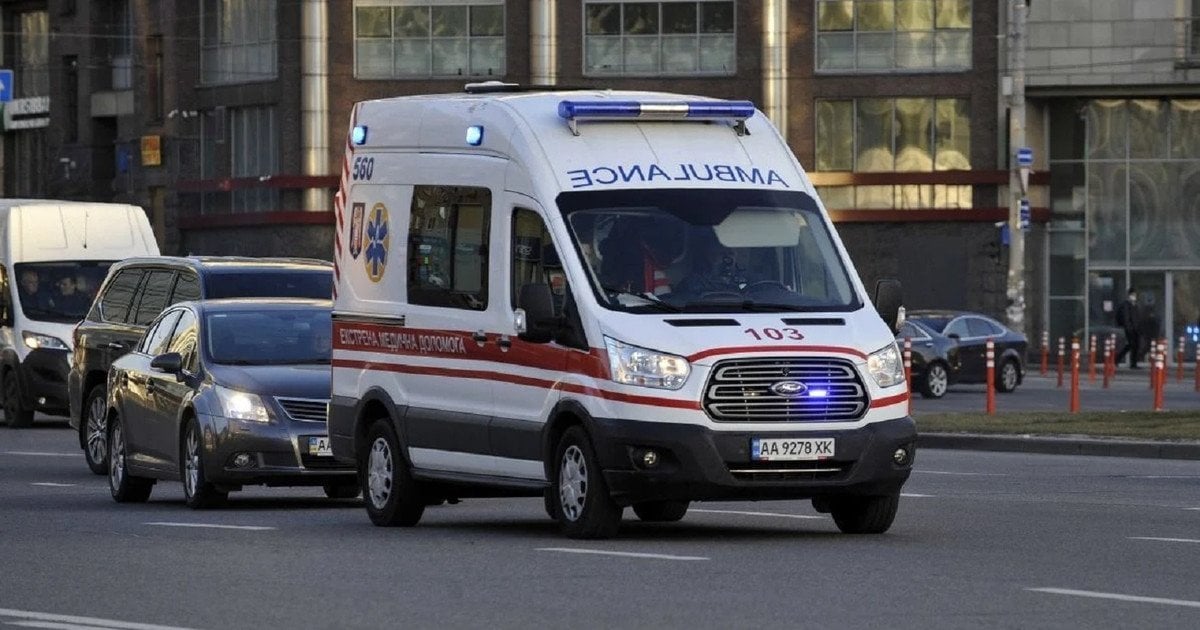 Фото до матеріалу: Чоловік помер біля станції метро «Політехнічний інститут»: у мережі звинуватили працівників метрополітену