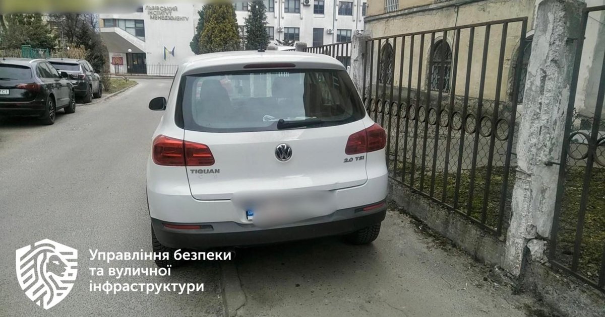 Фото до матеріалу: У Львові посилять контроль за паркуванням на тротуарах: водіїв попереджають про затримання авто