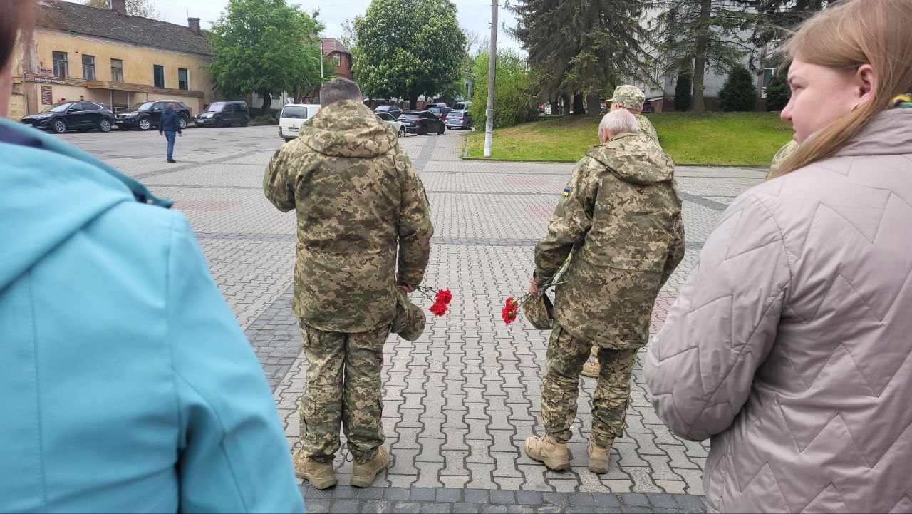 Фото до матеріалу: У Дерев'янчому похоронили 54-річного захисника Ігоря Холодюка