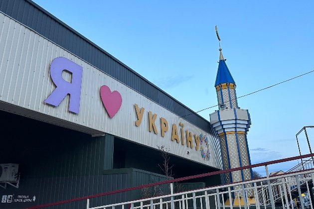 Фото до матеріалу: У Львові невідомий кинув пляшки з запалювальною сумішшю до мечеті