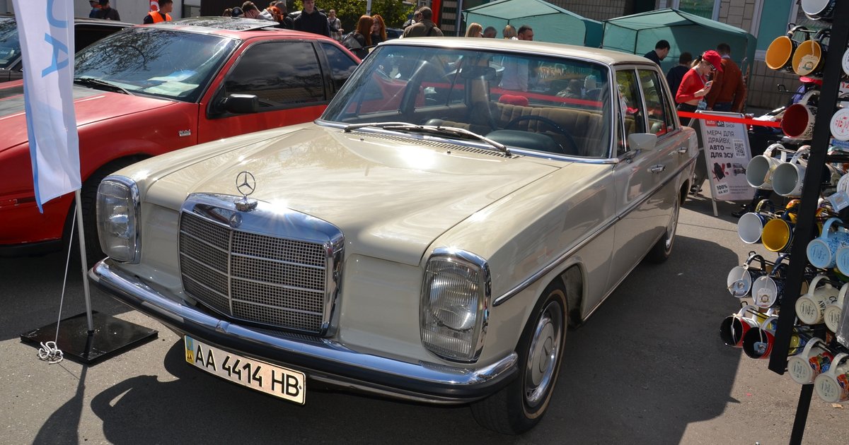 Фото до матеріалу: У Києві на виставці Old Car Land представили унікальний Mercedes 1970 року без реставрації