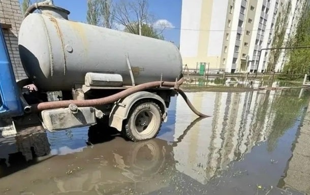 Фото до матеріалу: Аварія на водопроводі в Енгельсі: 200 тисяч людей без води