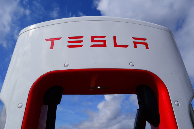 Фото до матеріалу: Tesla відкликає майже 219 тисяч авто в США через ризик аварій