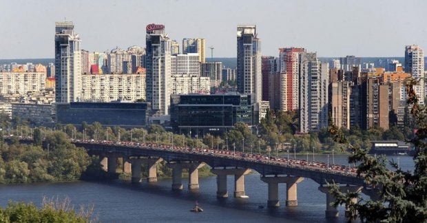 Фото до матеріалу: Виявили дефект: на мосту Патона частково обмежать рух транспорту