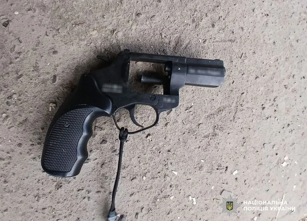 Фото до матеріалу: Стрілянина у Львові: спецназ затримав чоловіка з револьвером, постраждалих немає