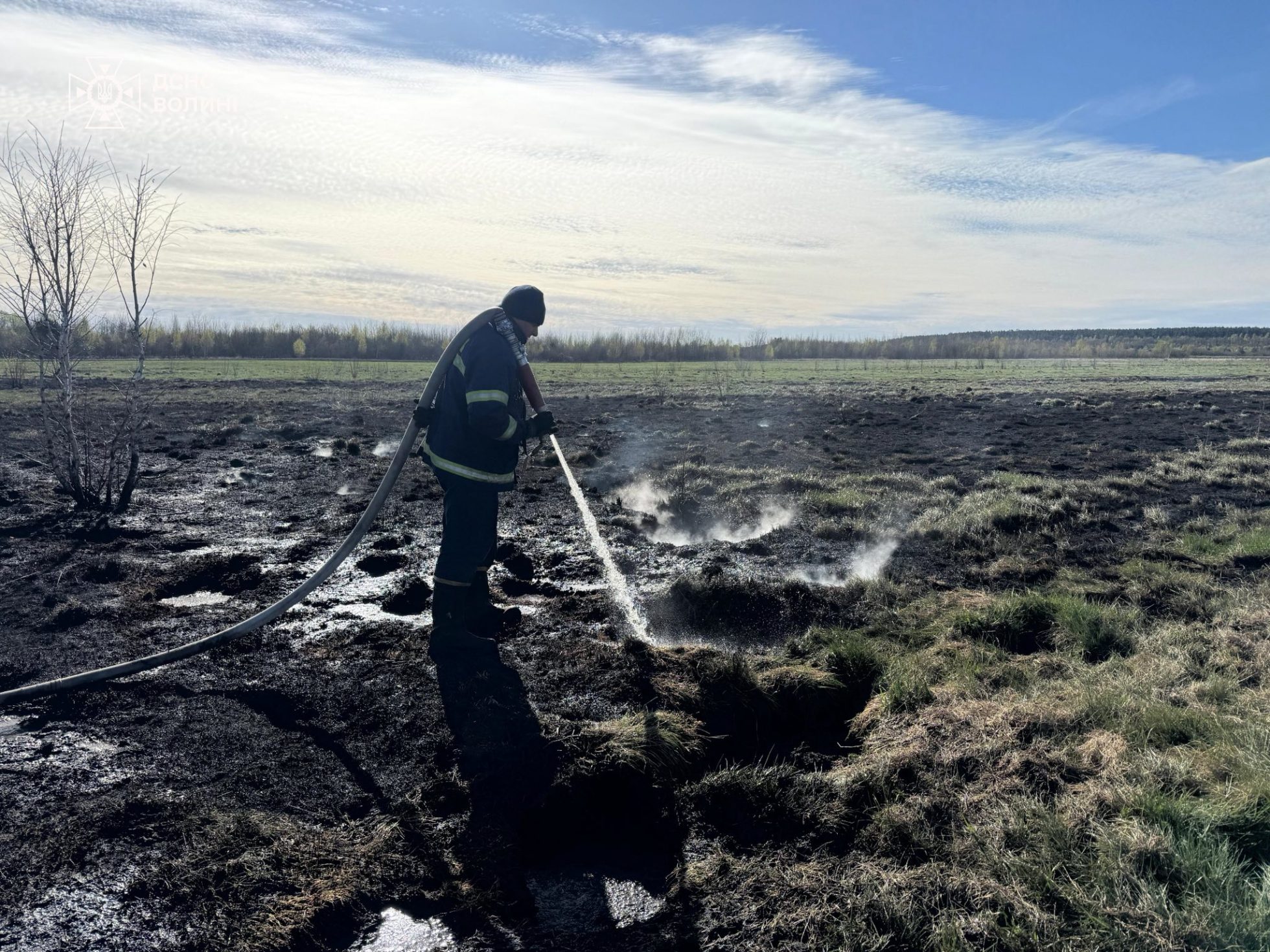 Фото до матеріалу: На Маневиччині ліквідували пожежу торфу: рятувальники врятували 0,5 гектара від полум'я