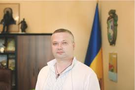 Фото до матеріалу: Конфлікт у Кіцмані: відсторонений голова громади збив замки, щоб увійти до кабінету