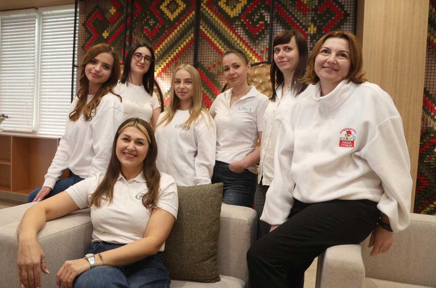 Фото до матеріалу: Стегна в маринаді з диким часником і пікантні крильця