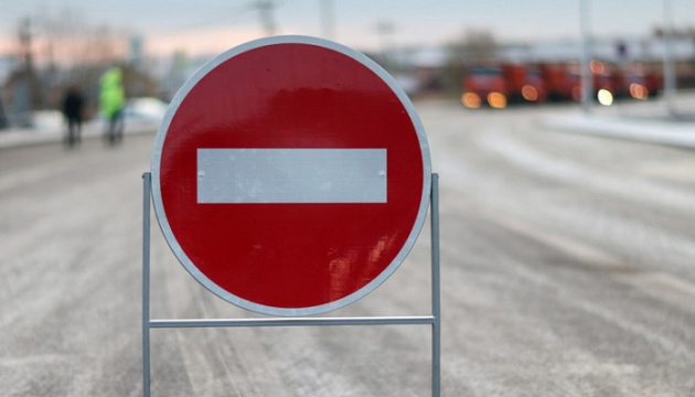 Фото до матеріалу: Обмеження руху у Києві: графік ремонтів на Набережному шосе та вулиці Малевича