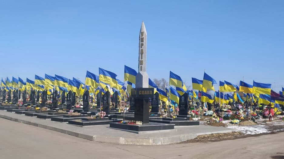 Фото до матеріалу: Як Україна буде пам'ятати полеглих: історія традицій та сучасні підходи