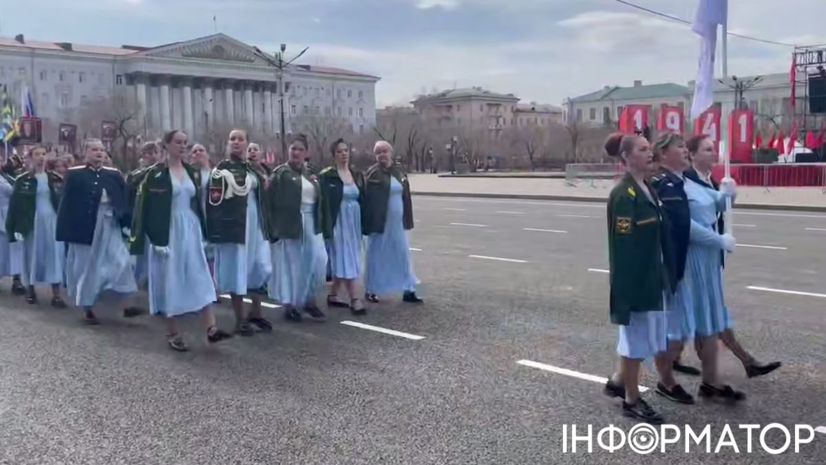 Фото до матеріалу: У Читі на параді 9 травня вперше показали колону жінок із портретами загиблих військових