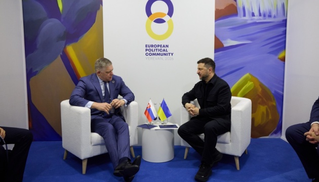 Фото до матеріалу: Зеленський зустрівся з Фіцо в Єревані: Україна відкрита до діалогу зі Словаччиною