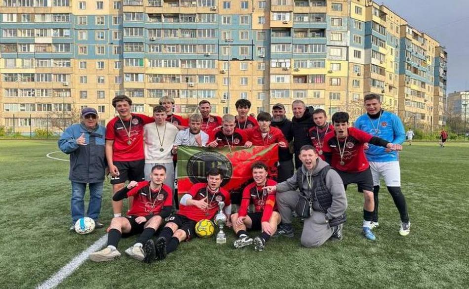 Фото до матеріалу: Футбольний «Олімпік» з Кам'янського здобув Кубок пам'яті захисників України