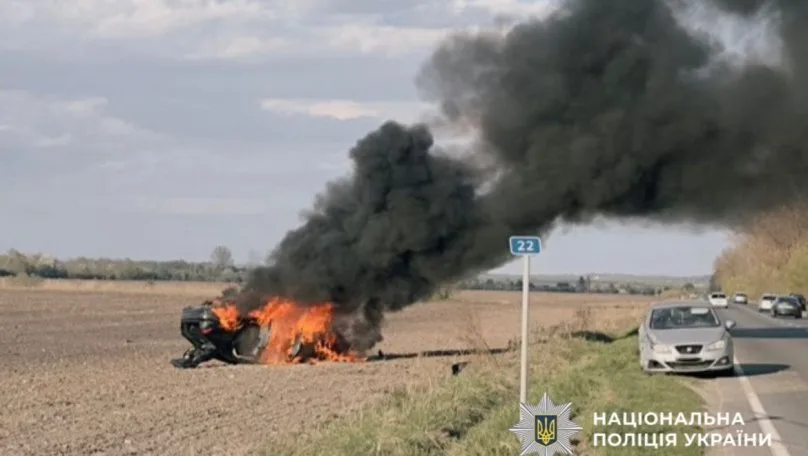 Фото до матеріалу: На Львівщині через ДТП згорів позашляховик Audi Q8: ніхто не постраждав