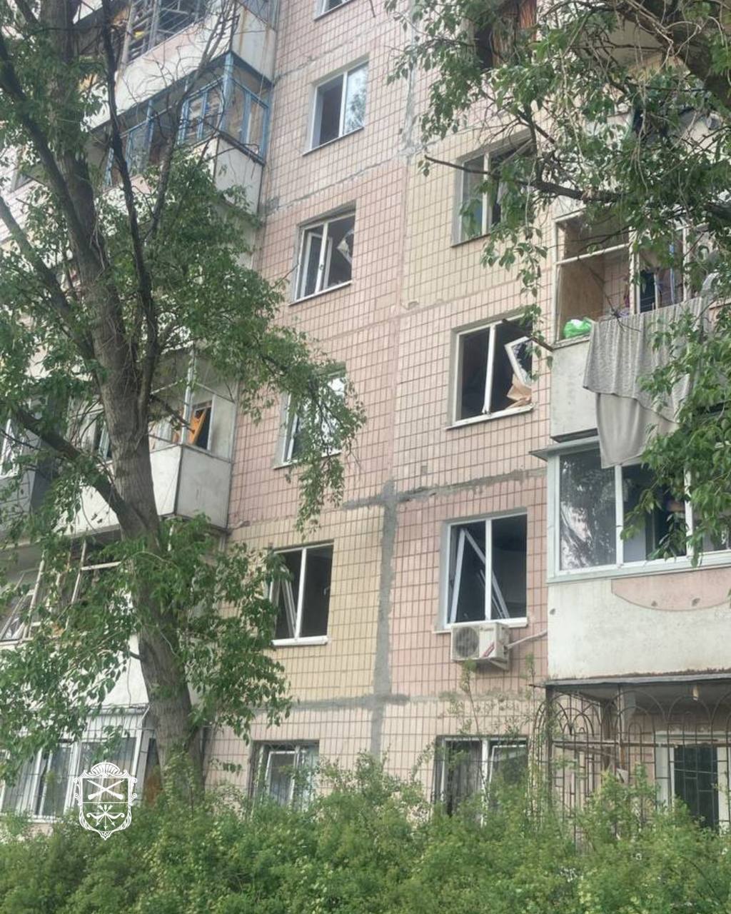 Фото до матеріалу: Внаслідок ворожих ударів 5 травня пошкоджено житлові будинки у Шевченківському та Космічному районах