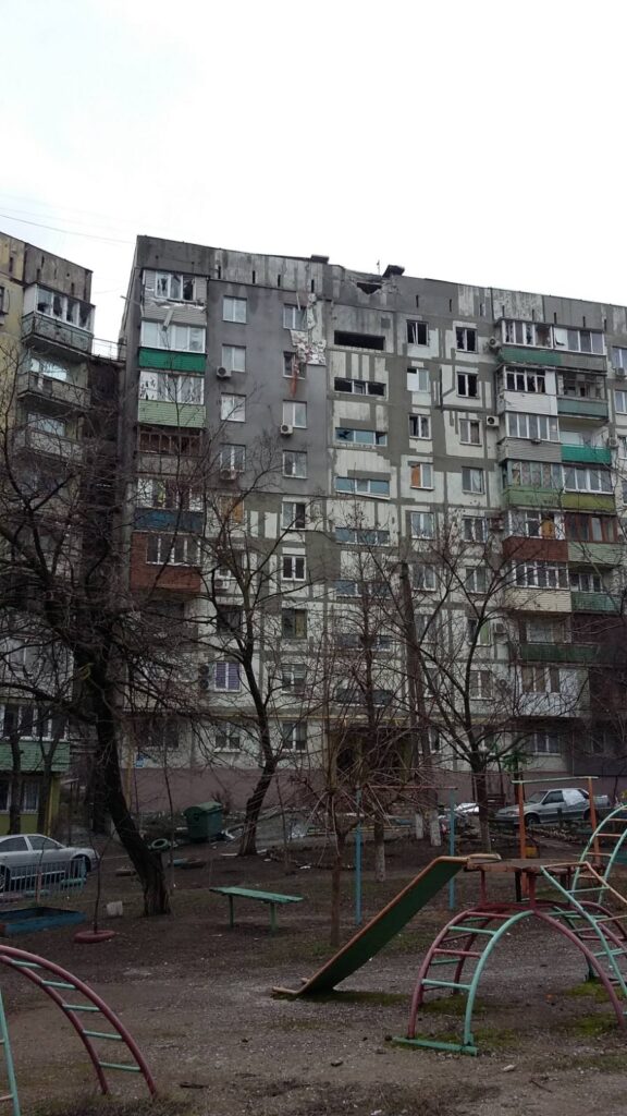 Фото до матеріалу: "Ми гасили пожежу водою з акваріума": 73-річний переселенець розповів про пекло в Маріуполі та нову місію в Чернівцях