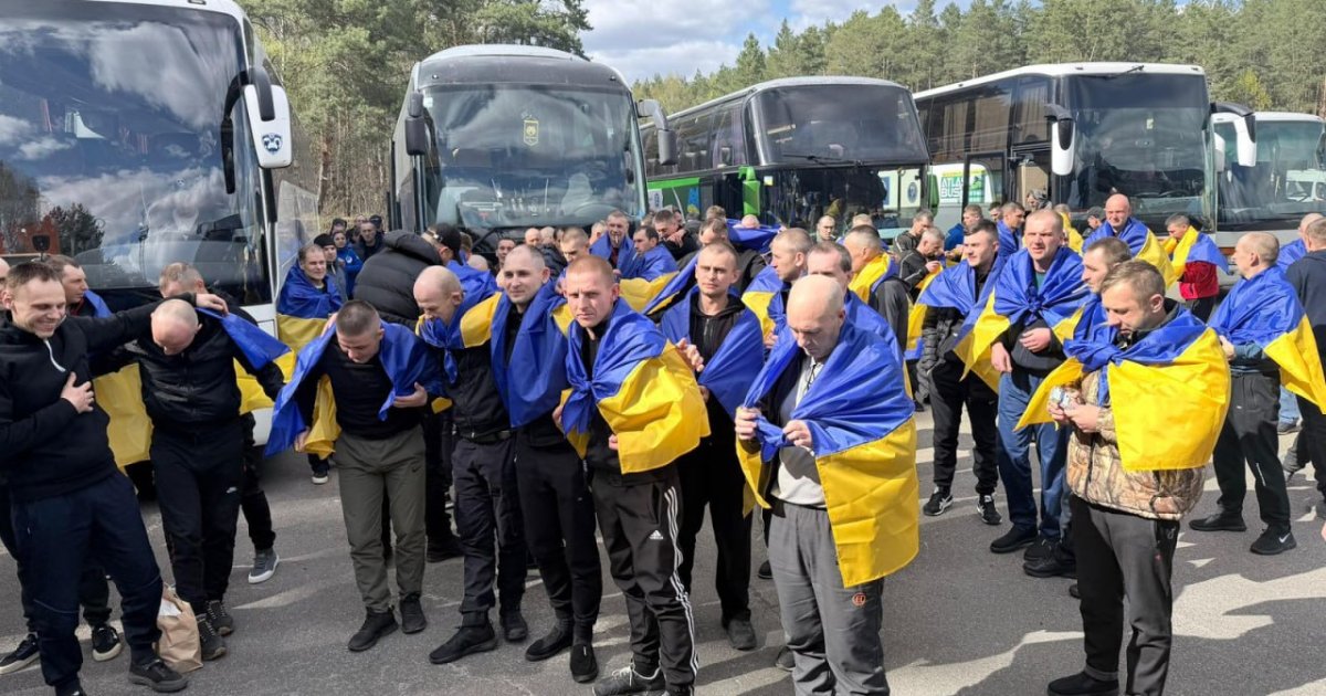 Фото до матеріалу: 193 українських воїнів повернулися з російського полону: деталі обміну у Львові