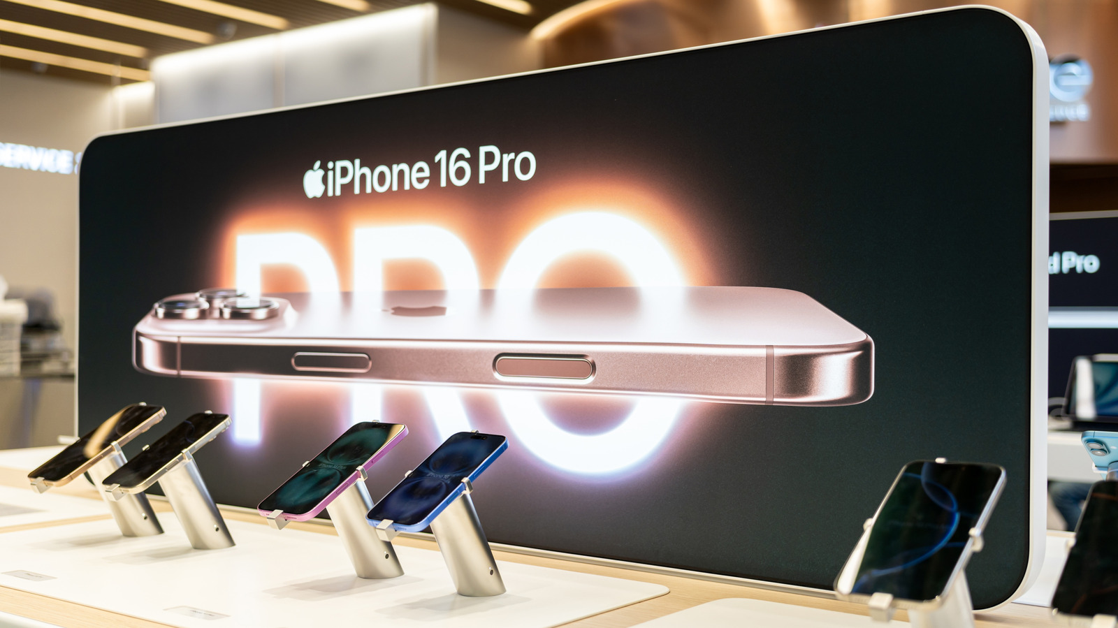 Фото до матеріалу: Apple виплатить $250 млн за неправдиву рекламу функцій iPhone 16