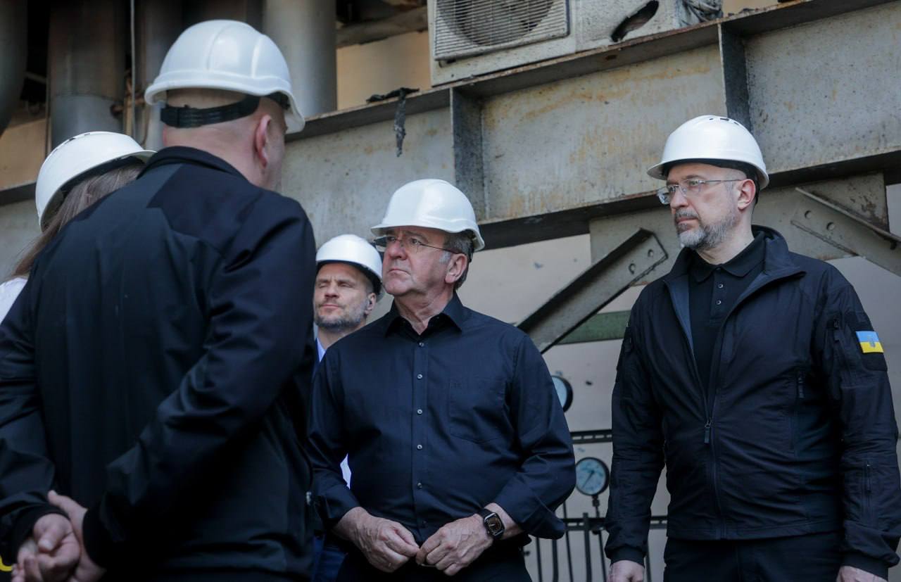 Фото до матеріалу: Німецький міністр Пісторіус побачив наслідки російських люстрілів енергетики Києва