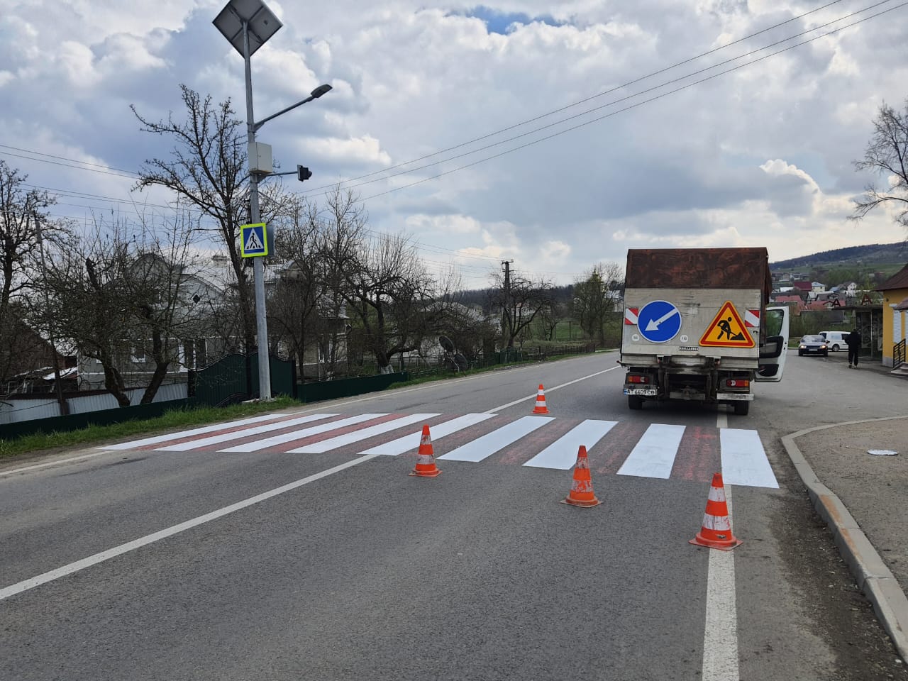 Фото до матеріалу: На Прикарпатті оновлюють пішохідні переходи на чотирьох державних трасах