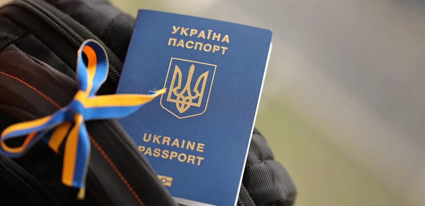 Фото до матеріалу: Як офіційно виїхати на постійне проживання за кордон: умови, документи та вартість у 2026 році